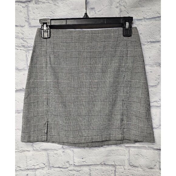 JOHN GALT S BLACK WHITE HOUNDSTOOTH SLIT FRONT SHORT SKIRT - Picture 1 of 16